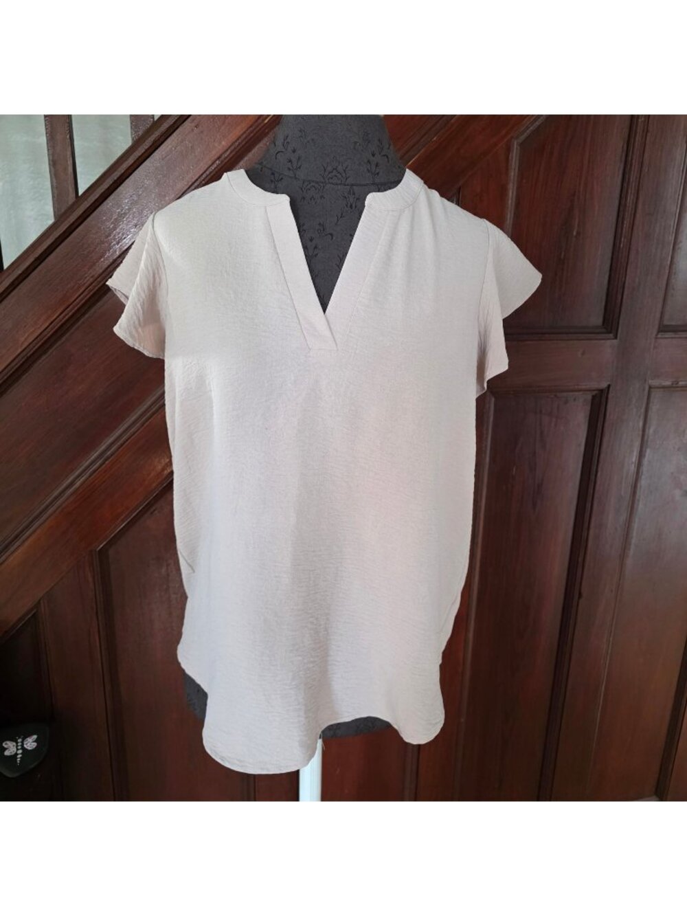 Adrianna Papell Beige Textured Short Sleeve Blouse Top With Split V-Neckline Siz